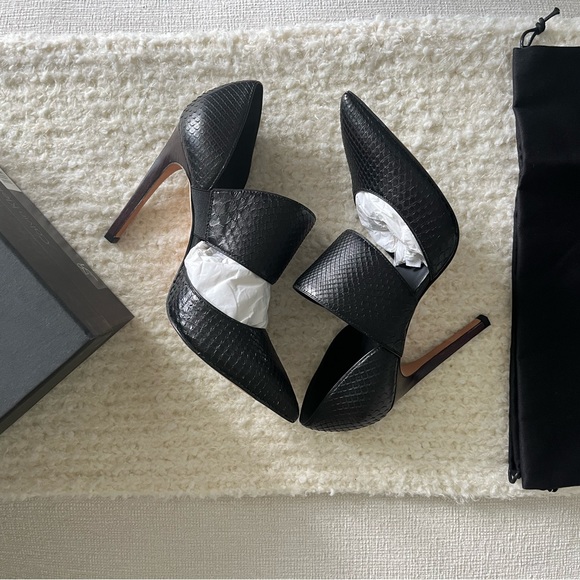 Calvin Klein Collection - Picture 10 of 10